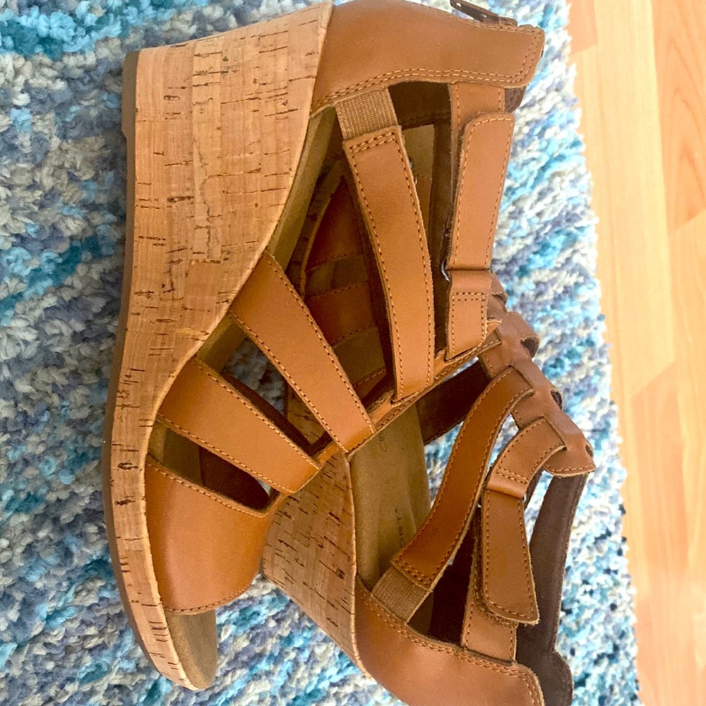 Rockport light brown leather wedges brand new!